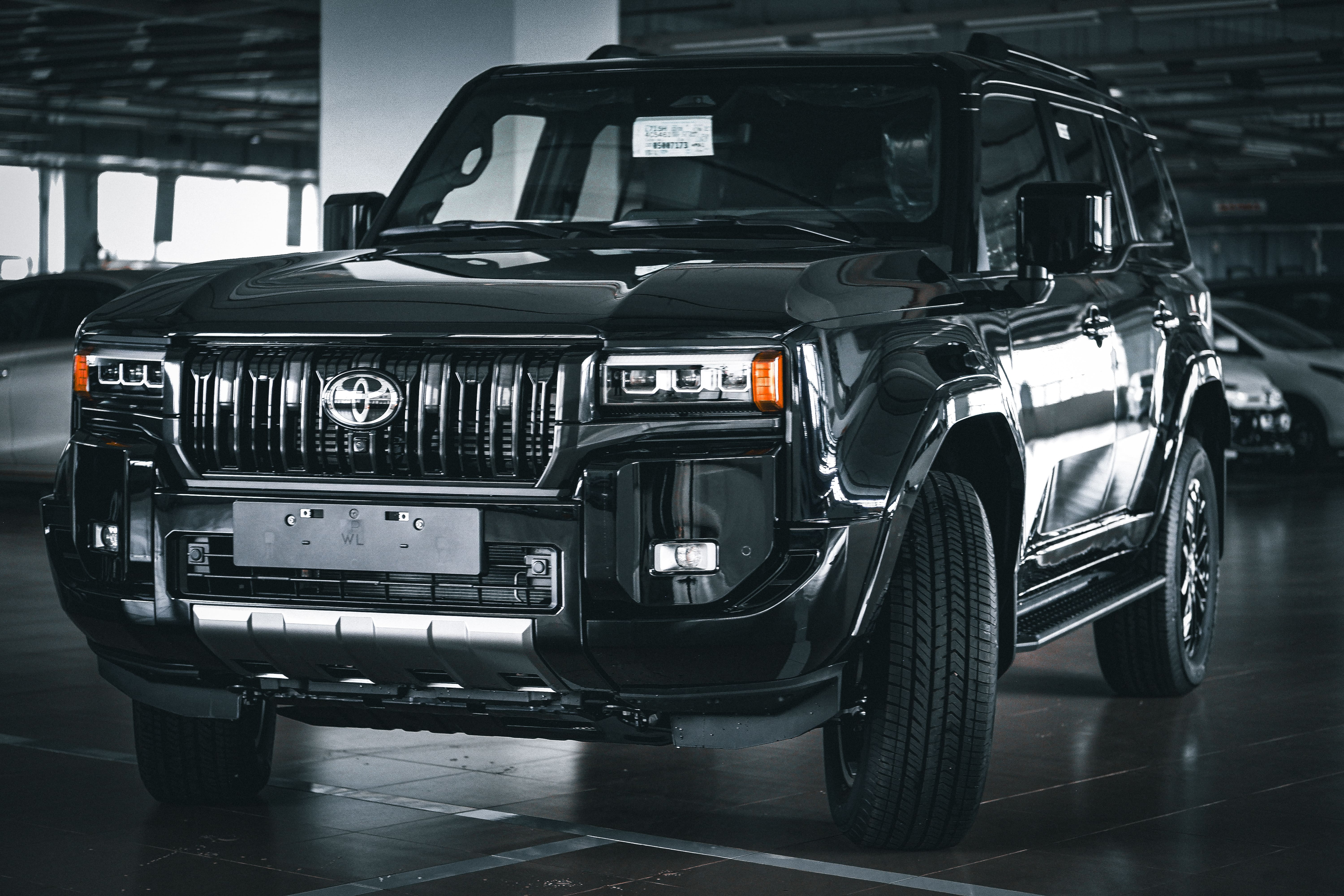 Toyota Land Cruiser Prado 2026 – Sẵn xe giao ngay tại Toyota Long Biên Hà Nội